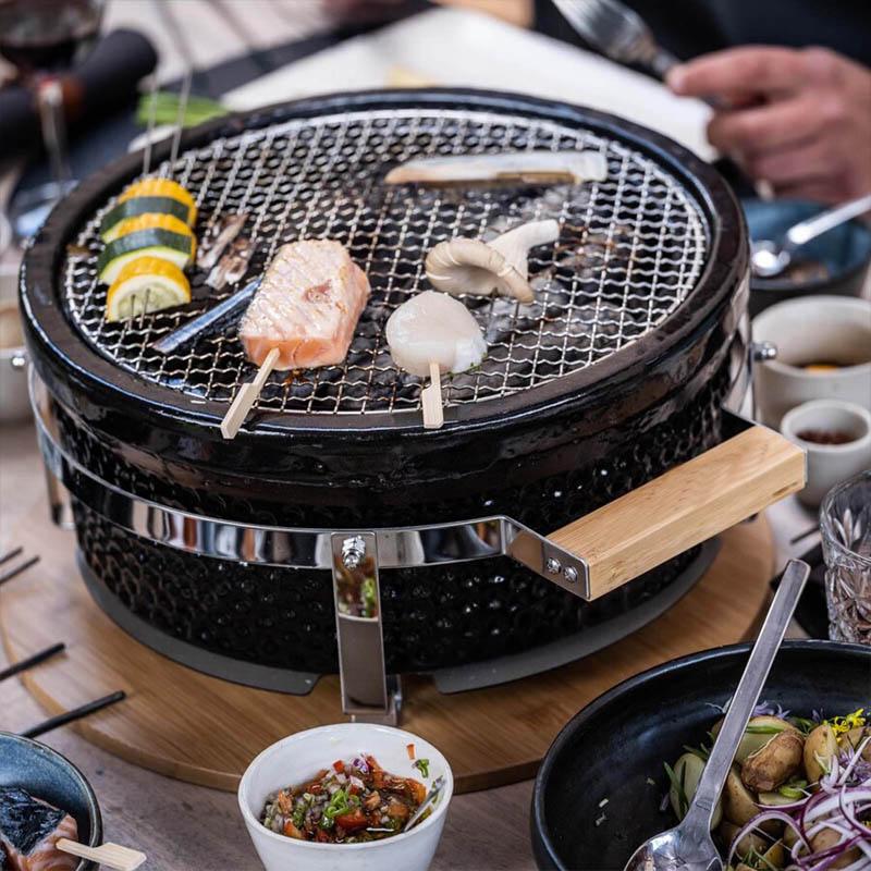 Round kamado grill for tabletop use